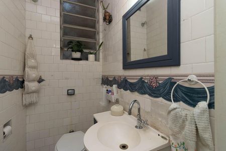 Casa à venda com 350m², 3 quartos e 3 vagas Casa à venda com 350m², 3 quartos e 3 vagasLavabo