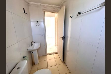 Apartamento à venda com 62m², 2 quartos e 1 vaga Apartamento à venda com 62m², 2 quartos e 1 vagaBanheiro