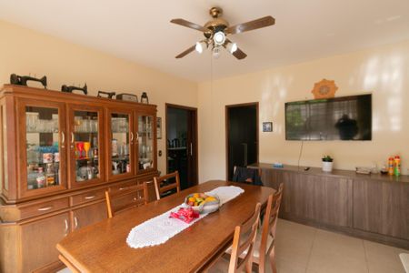 Casa à venda com 340m², 4 quartos e 3 vagas Casa à venda com 340m², 4 quartos e 3 vagasSala de Jantar 2