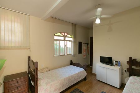 Casa à venda com 340m², 4 quartos e 3 vagas Casa à venda com 340m², 4 quartos e 3 vagasQuarto de Serviço