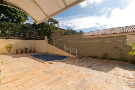 Casa à venda com 340m², 4 quartos e 3 vagas Casa à venda com 340m², 4 quartos e 3 vagasÁrea Externa