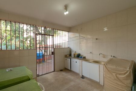 Casa à venda com 340m², 4 quartos e 3 vagas Casa à venda com 340m², 4 quartos e 3 vagasÁrea de Serviço