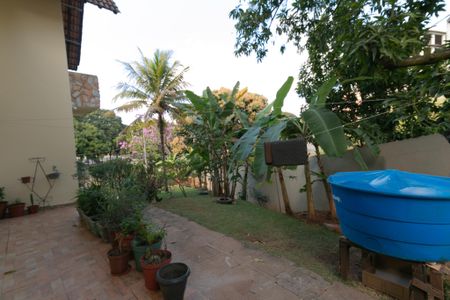 Casa à venda com 340m², 4 quartos e 3 vagas Casa à venda com 340m², 4 quartos e 3 vagasÁrea Externa