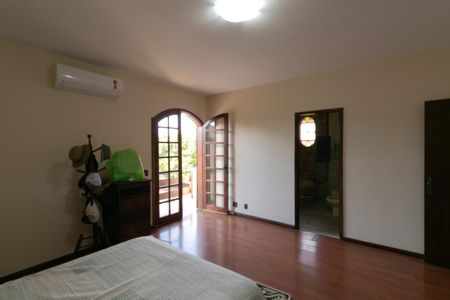 Casa à venda com 340m², 4 quartos e 3 vagas Casa à venda com 340m², 4 quartos e 3 vagasSuíte 2