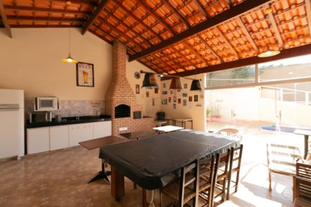 Casa à venda com 340m², 4 quartos e 3 vagas Casa à venda com 340m², 4 quartos e 3 vagasÁrea Externa