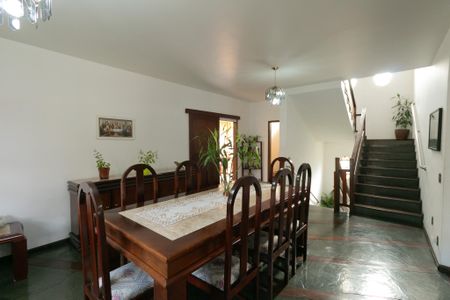 Casa à venda com 340m², 4 quartos e 3 vagas Casa à venda com 340m², 4 quartos e 3 vagasSala de Jantar