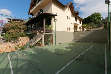 Casa à venda com 340m², 4 quartos e 3 vagas Casa à venda com 340m², 4 quartos e 3 vagasÁrea Externa