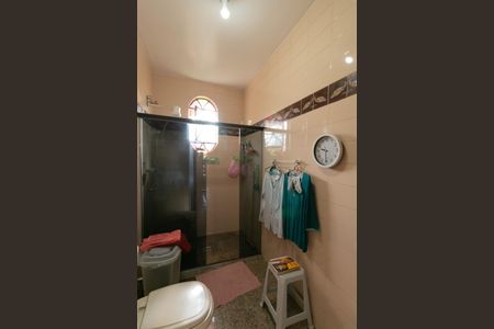 Casa à venda com 340m², 4 quartos e 3 vagas Casa à venda com 340m², 4 quartos e 3 vagasBanheiro