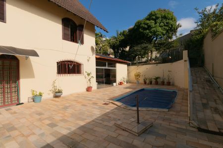 Casa à venda com 340m², 4 quartos e 3 vagas Casa à venda com 340m², 4 quartos e 3 vagasÁrea Externa