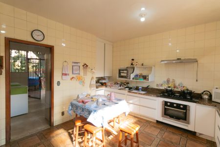 Casa à venda com 340m², 4 quartos e 3 vagas Casa à venda com 340m², 4 quartos e 3 vagasCozinha