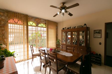 Casa à venda com 340m², 4 quartos e 3 vagas Casa à venda com 340m², 4 quartos e 3 vagasSala de Jantar 2