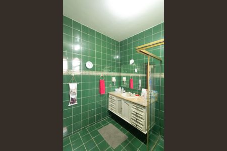 Casa à venda com 340m², 4 quartos e 3 vagas Casa à venda com 340m², 4 quartos e 3 vagasBanheiro da Suíte 1