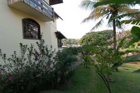 Casa à venda com 340m², 4 quartos e 3 vagas Casa à venda com 340m², 4 quartos e 3 vagasÁrea Externa