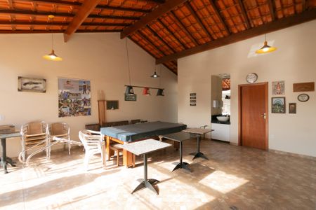 Casa à venda com 340m², 4 quartos e 3 vagas Casa à venda com 340m², 4 quartos e 3 vagasÁrea Externa