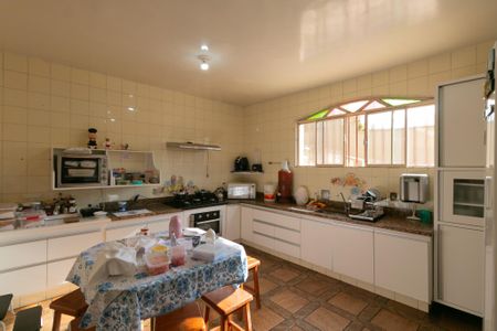 Casa à venda com 340m², 4 quartos e 3 vagas Casa à venda com 340m², 4 quartos e 3 vagasCozinha