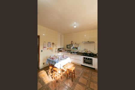 Casa à venda com 340m², 4 quartos e 3 vagas Casa à venda com 340m², 4 quartos e 3 vagasCozinha