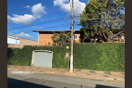 Casa à venda com 199m², 4 quartos e 5 vagasFachada