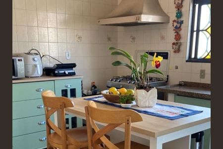 Casa à venda com 199m², 4 quartos e 5 vagasCozinha 