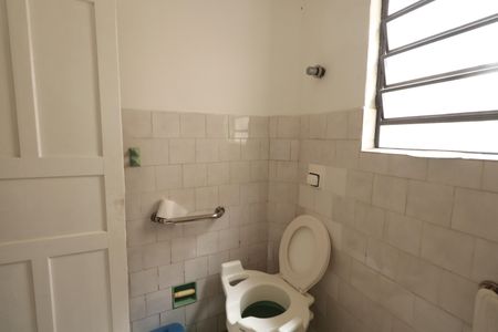 Casa à venda com 280m², 6 quartos e 3 vagasBanheiro 1