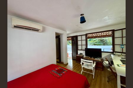 Casa à venda com 293m², 6 quartos e sem vaga Casa à venda com 293m², 6 quartos e sem vagaSuíte 2