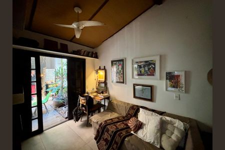 Casa à venda com 293m², 6 quartos e sem vaga Casa à venda com 293m², 6 quartos e sem vagaEscritório