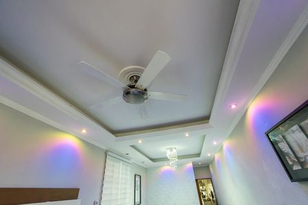 Casa à venda com 320m², 2 quartos e 1 vaga Casa à venda com 320m², 2 quartos e 1 vagaSala - Detalhe das luminárias