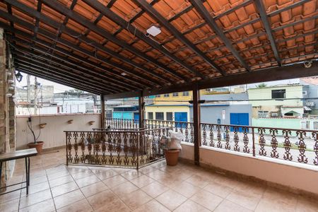 Casa à venda com 320m², 2 quartos e 1 vaga Casa à venda com 320m², 2 quartos e 1 vagaVaranda da frente