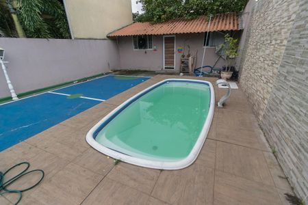 Casa à venda com 320m², 2 quartos e 1 vaga Casa à venda com 320m², 2 quartos e 1 vagaVaranda dos fundos - Piscina