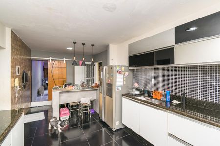 Casa à venda com 320m², 2 quartos e 1 vaga Casa à venda com 320m², 2 quartos e 1 vagaCozinha