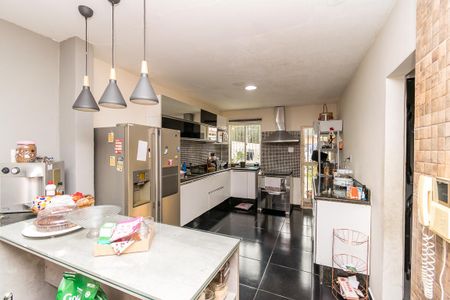 Casa à venda com 320m², 2 quartos e 1 vaga Casa à venda com 320m², 2 quartos e 1 vagaCozinha