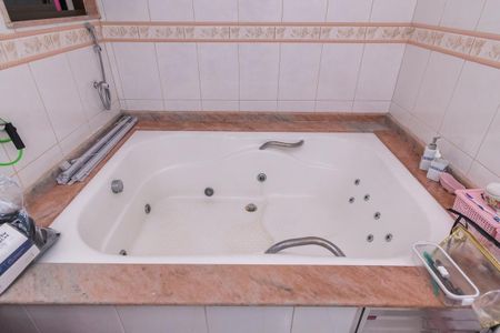 Casa à venda com 320m², 2 quartos e 1 vaga Casa à venda com 320m², 2 quartos e 1 vagaBanheiro da Suíte 2 - Hidromassagem