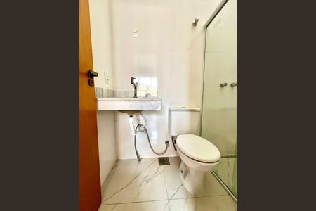 Casa de condomínio à venda com 95m², 3 quartos e 2 vagas Casa de condomínio à venda com 95m², 3 quartos e 2 vagasBanheiro da Suíte