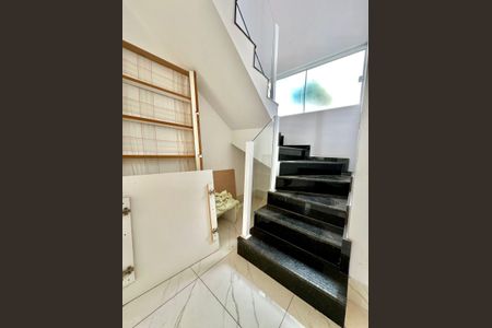 Casa de condomínio à venda com 95m², 3 quartos e 2 vagas Casa de condomínio à venda com 95m², 3 quartos e 2 vagasAcesso aos quartos