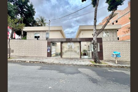 Casa de condomínio à venda com 95m², 3 quartos e 2 vagas Casa de condomínio à venda com 95m², 3 quartos e 2 vagasFachada