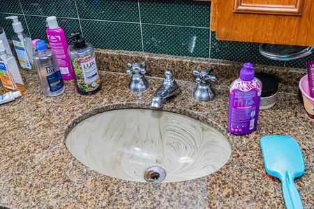 Casa à venda com 213m², 3 quartos e 2 vagas Casa à venda com 213m², 3 quartos e 2 vagasBanheiro