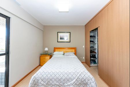 Apartamento à venda com 119m², 3 quartos e 2 vagas Apartamento à venda com 119m², 3 quartos e 2 vagasSuíte