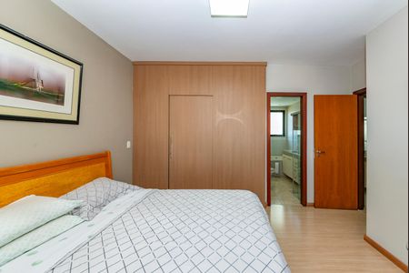 Apartamento à venda com 119m², 3 quartos e 2 vagas Apartamento à venda com 119m², 3 quartos e 2 vagasSuíte