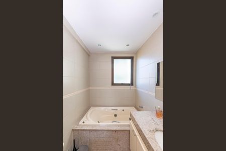 Apartamento à venda com 119m², 3 quartos e 2 vagas Apartamento à venda com 119m², 3 quartos e 2 vagasBanheiro da Suíte