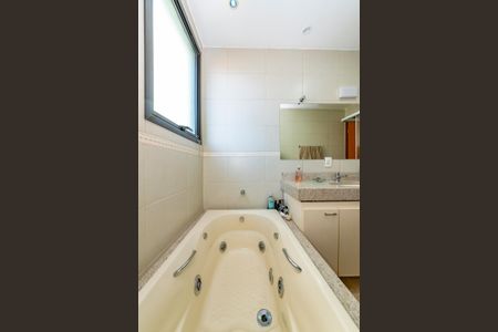 Apartamento à venda com 119m², 3 quartos e 2 vagas Apartamento à venda com 119m², 3 quartos e 2 vagasBanheiro da Suíte