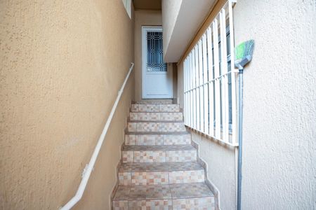 Casa à venda com 202m², 3 quartos e 2 vagas Casa à venda com 202m², 3 quartos e 2 vagasEscada