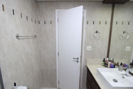 Apartamento à venda com 142m², 3 quartos e 2 vagasQuarto 1 - Banheiro