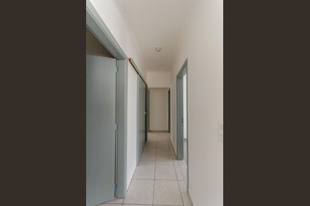 Casa à venda com 150m², 4 quartos e 4 vagas Casa à venda com 150m², 4 quartos e 4 vagasCorredor