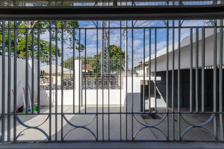 Casa à venda com 150m², 4 quartos e 4 vagas Casa à venda com 150m², 4 quartos e 4 vagasSala - Janela