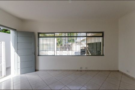 Casa à venda com 150m², 4 quartos e 4 vagas Casa à venda com 150m², 4 quartos e 4 vagasSala