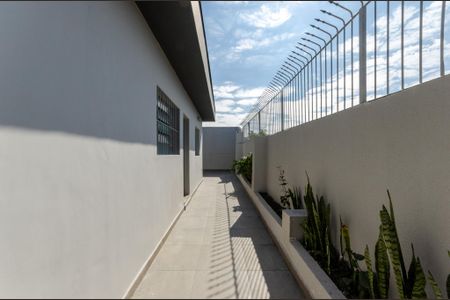 Casa à venda com 150m², 4 quartos e 4 vagas Casa à venda com 150m², 4 quartos e 4 vagasCorredor externo