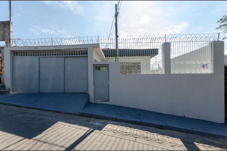 Casa à venda com 150m², 4 quartos e 4 vagas Casa à venda com 150m², 4 quartos e 4 vagasFachada