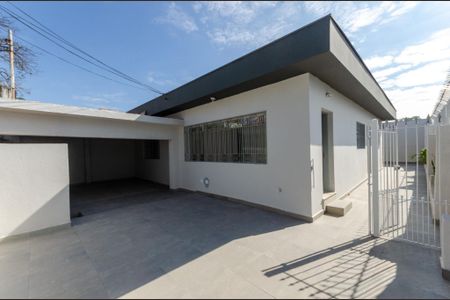 Casa à venda com 150m², 4 quartos e 4 vagas Casa à venda com 150m², 4 quartos e 4 vagasÁrea externa