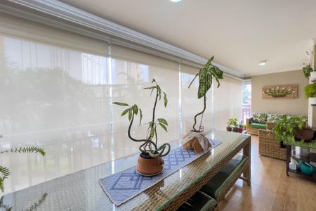 Apartamento à venda com 146m², 4 quartos e 2 vagas Apartamento à venda com 146m², 4 quartos e 2 vagasVaranda