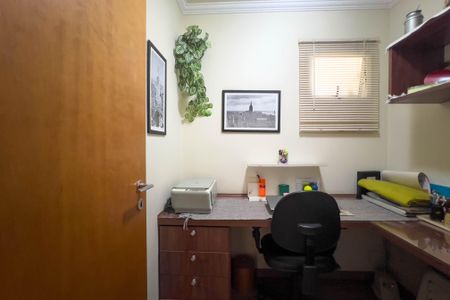 Apartamento à venda com 146m², 4 quartos e 2 vagas Apartamento à venda com 146m², 4 quartos e 2 vagasEscritório