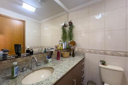 Apartamento à venda com 146m², 4 quartos e 2 vagas Apartamento à venda com 146m², 4 quartos e 2 vagasBanheiro Suíte 1